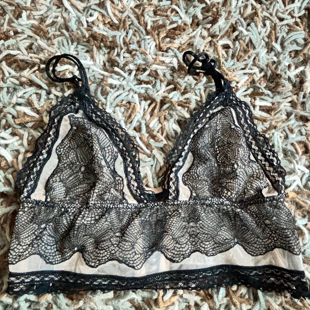 VICTORIA’S SECRET Very Sexy Black Lace Bralette with Nude Underlay SMALL